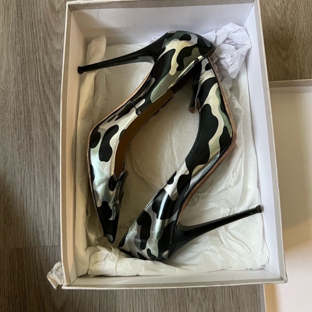 Jimmy Choo zebra-like statement heels - Picture 2 of 6